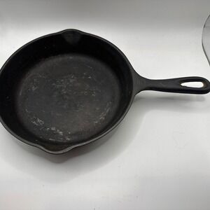 Vintage Unmarked Cast Iron Skillet No 5 8 Inch Frying Pan with Heat Ring Rust